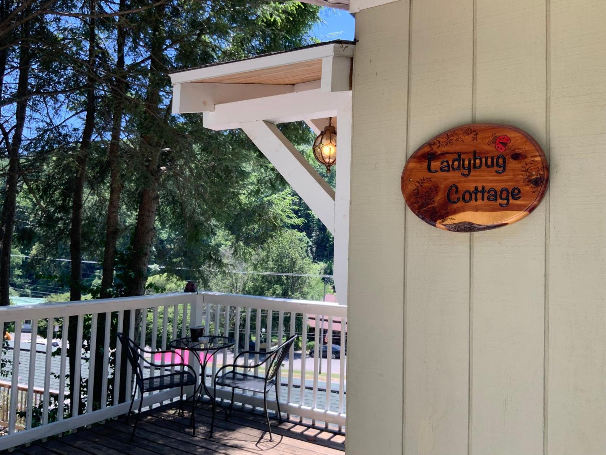 The Chimney Rock Inn & Cottages 외부 사진