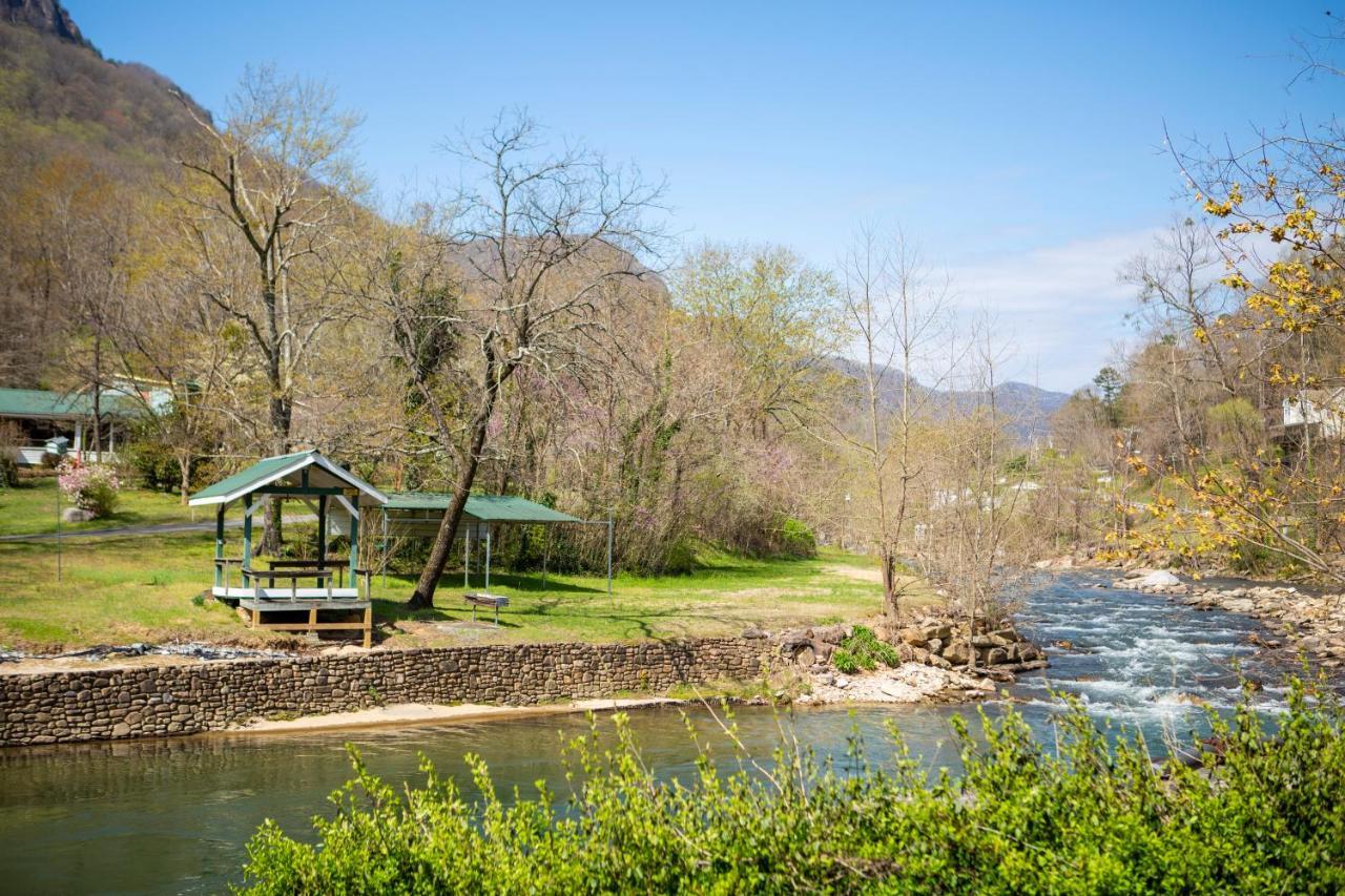 The Chimney Rock Inn & Cottages 외부 사진