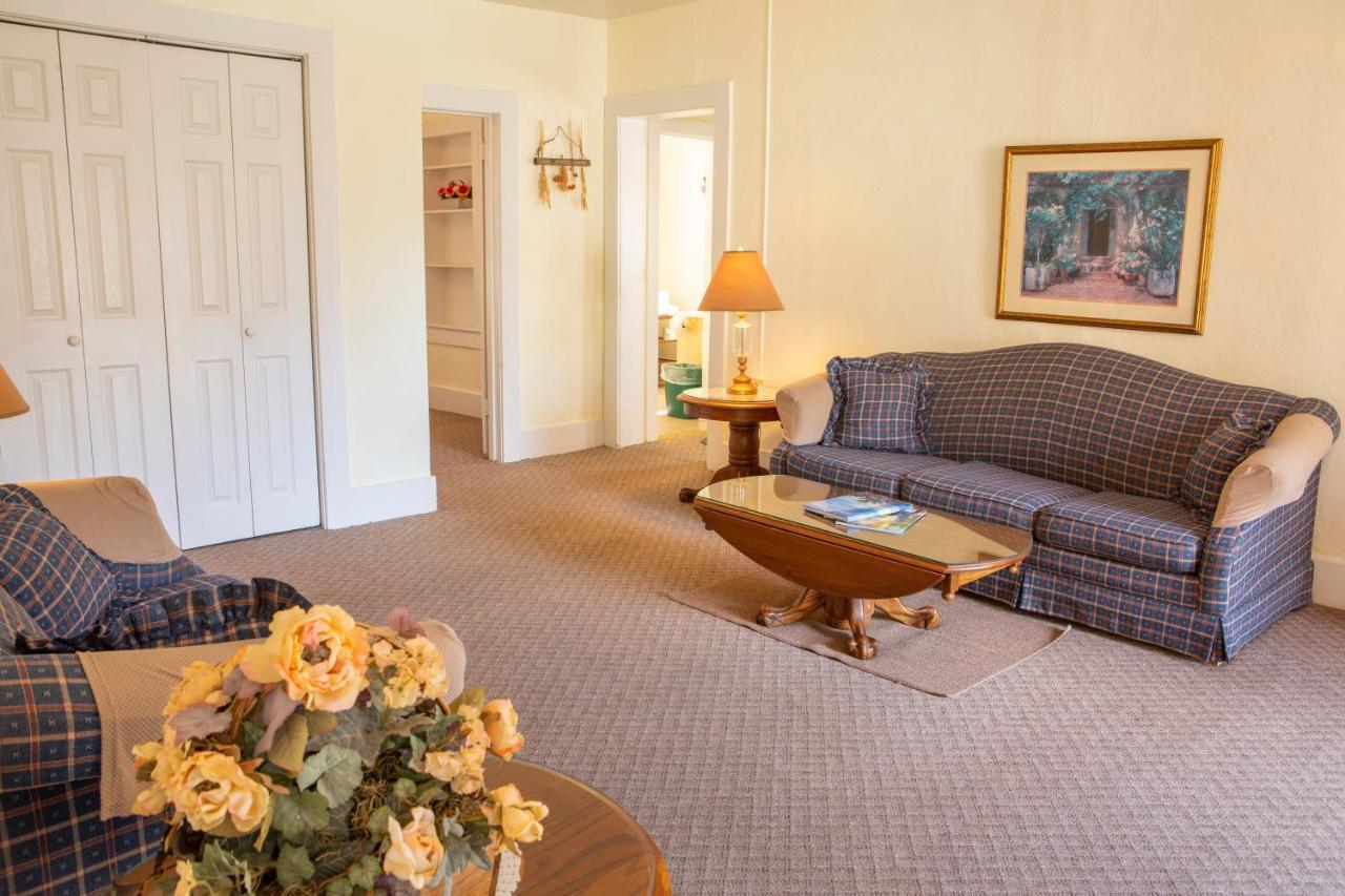 The Chimney Rock Inn & Cottages 외부 사진